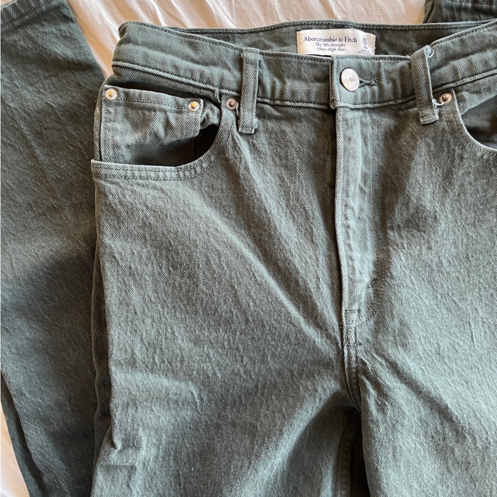 Abercrombie 90’s Straight Ultra High Rise Curve Love size 25/0 Short in Green - Picture 4 of 10